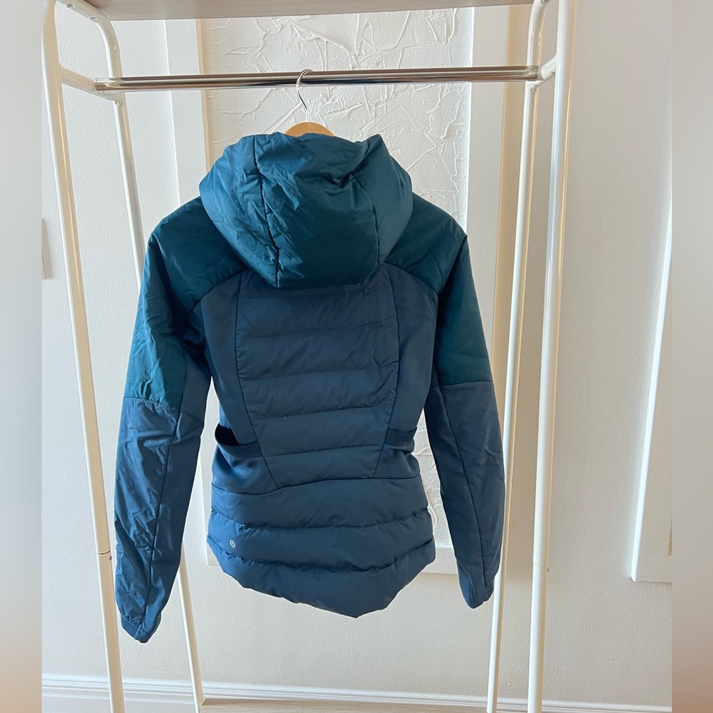 Lululemon jacket size 6